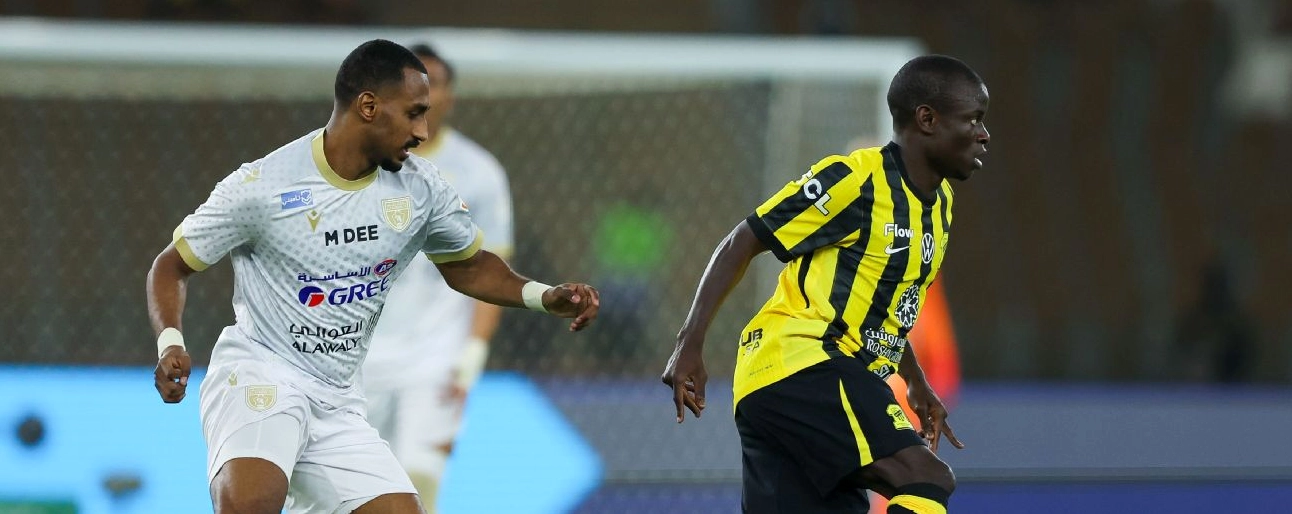 N Golo Kante thi dau nhiet huyet tren san