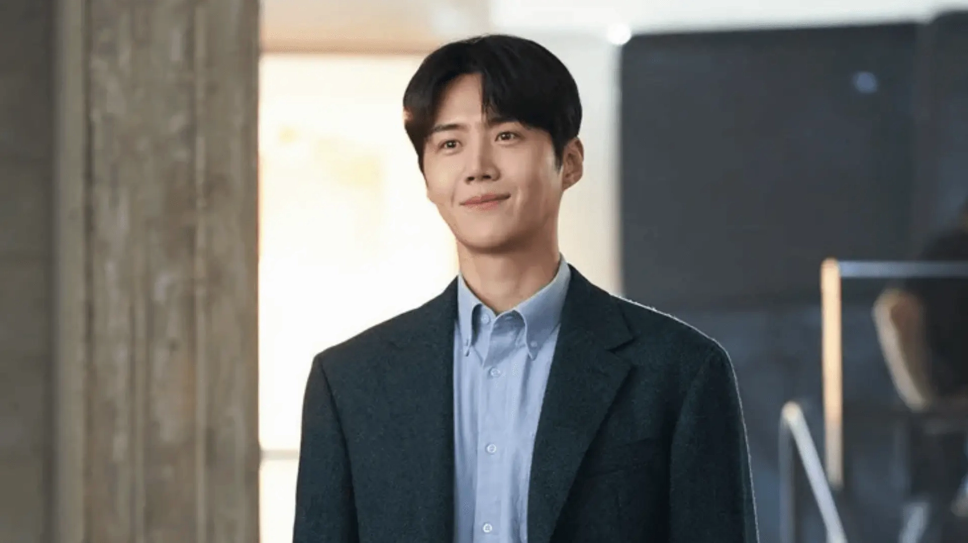 Nam diễn viên Kim Seon Ho tái xuất rạng rỡ sau thời gian vắng bóng