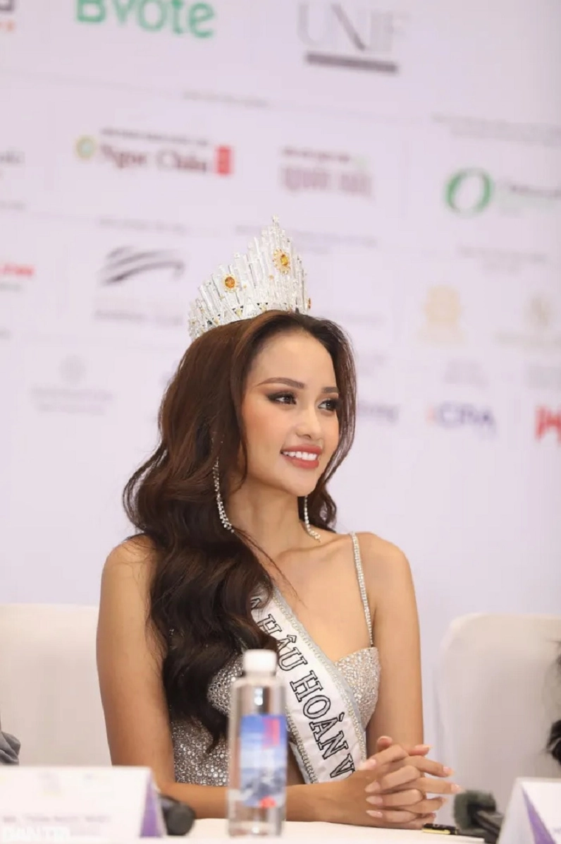 Nàng hậu xinh đẹp trong một thiết kế lộng lẫy tôn vinh nét đẹp Á Đông