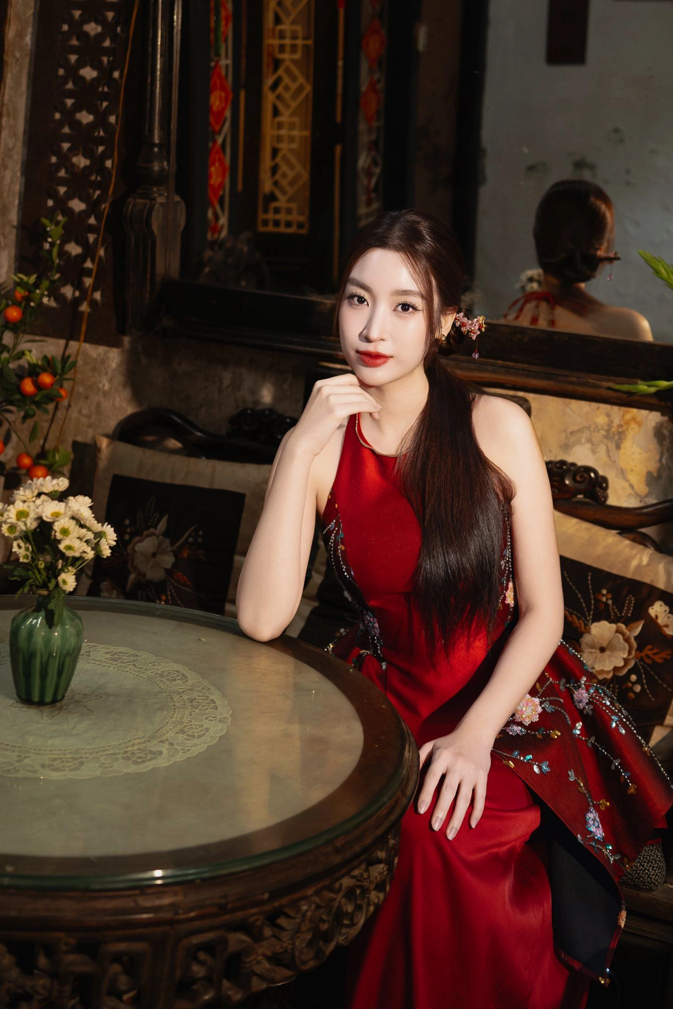 Nét đẹp nền nã tươi trẻ của Đỗ Mỹ Linh ở tuổi 30
