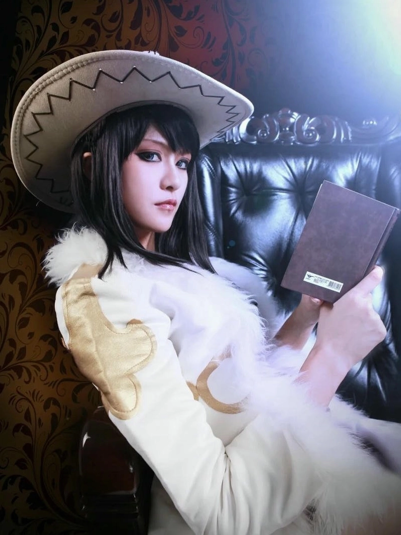 Nét đẹp nhẹ nhàng bình yên của cô gái cosplay