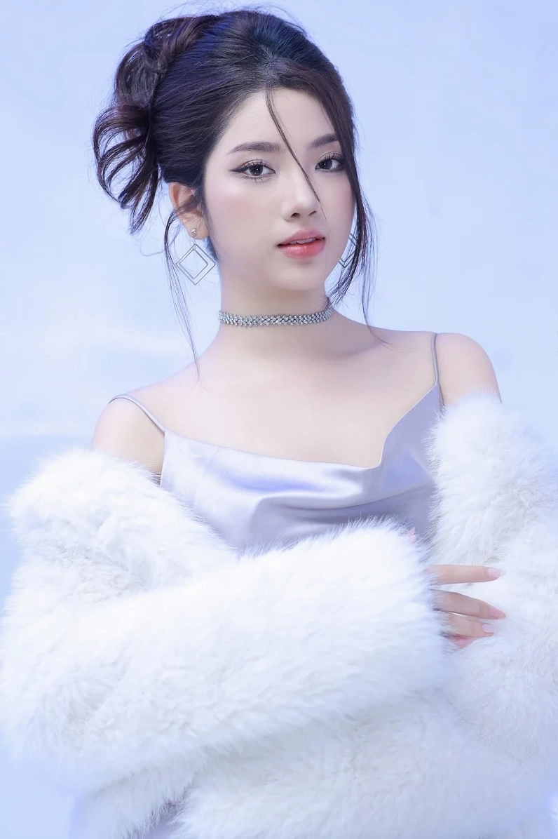 Nét đẹp tinh khôi của cô gái có làn da trắng rạng rỡ