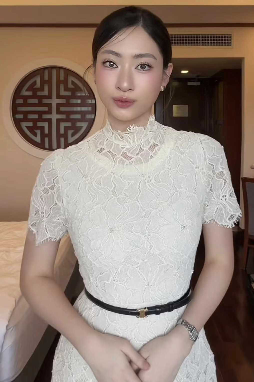 Nét dịu dàng đằm thắm của người đẹp Cao Bằng Lương Thùy Linh