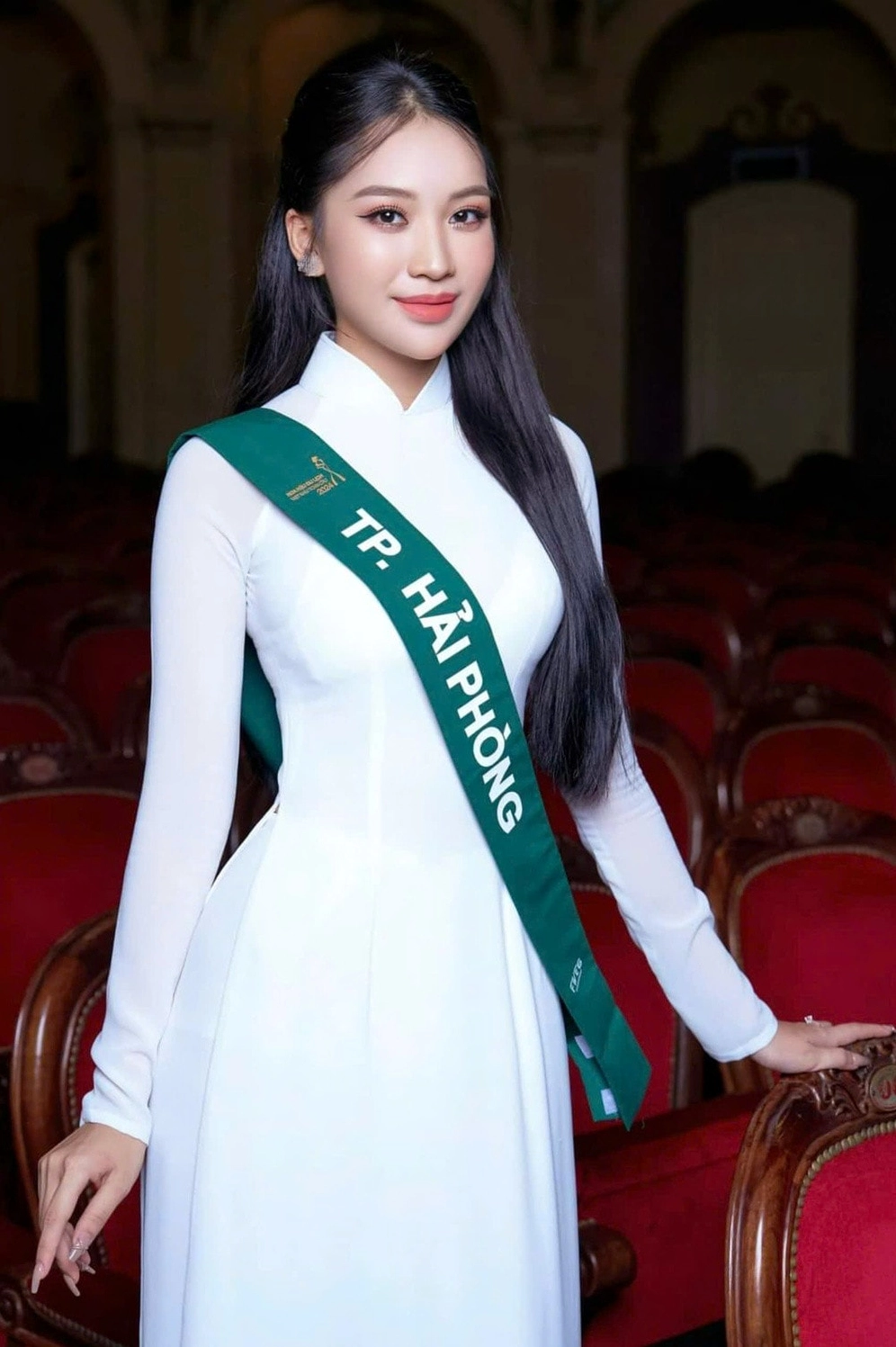 Nét duyên dáng của nguyễn cao kỳ duyên hoa hậu