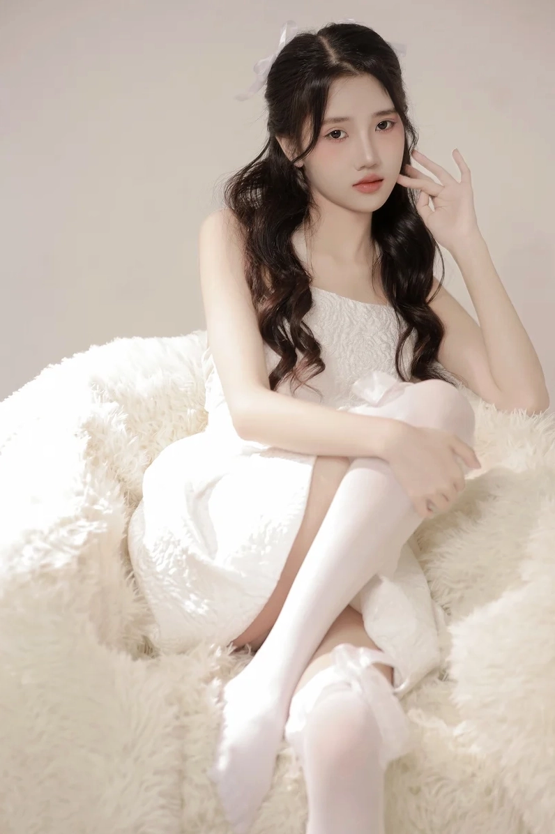 Nét ngọt ngào thu hút mọi ánh nhìn của cô gái da trắng