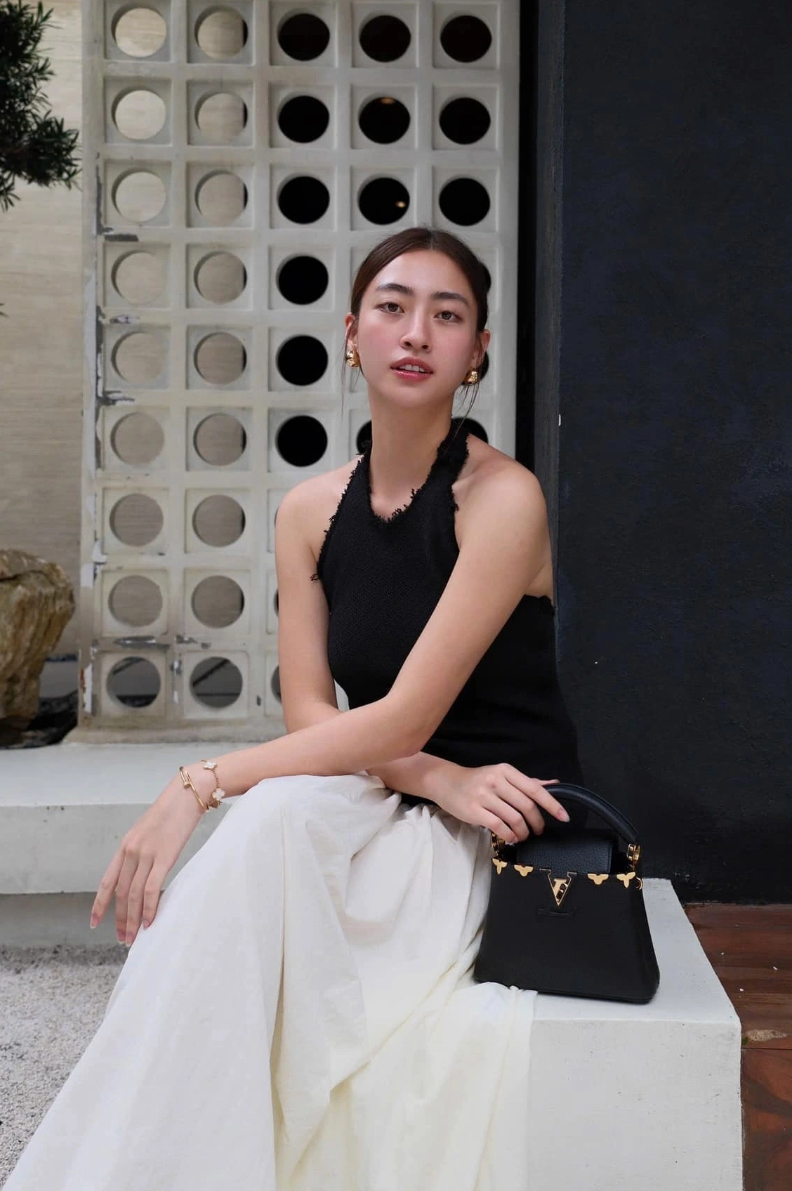 Nét thanh tú trên gương mặt Lương Thùy Linh
