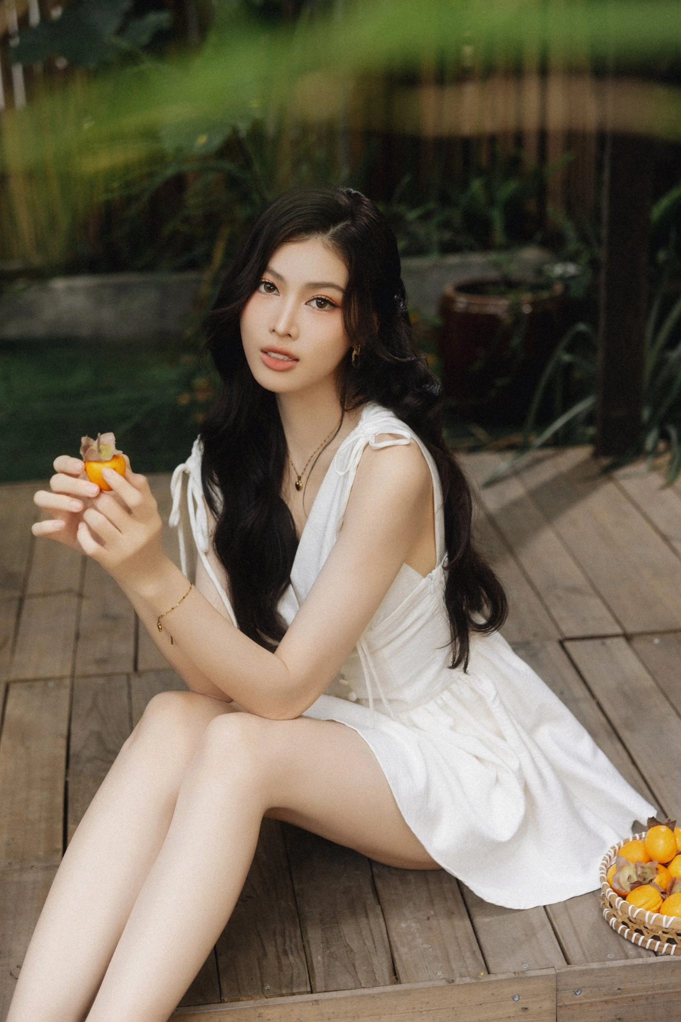 Ngọc Thảo khoe vẻ đẹp dịu dàng nữ tính trong khoảnh khắc dạo phố