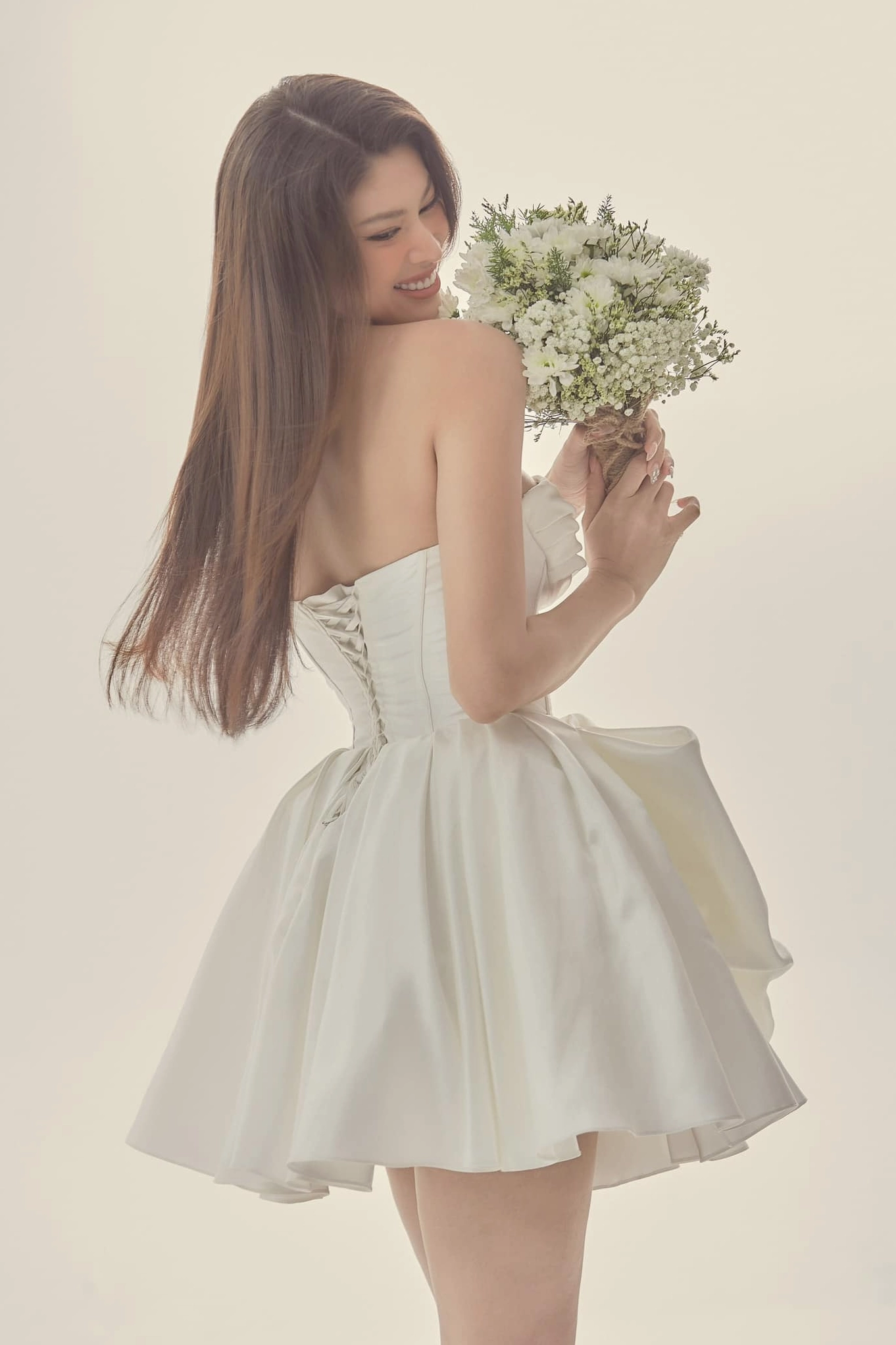 Ngọc Thảo rạng rỡ và tươi tắn với nụ cười tỏa nắng