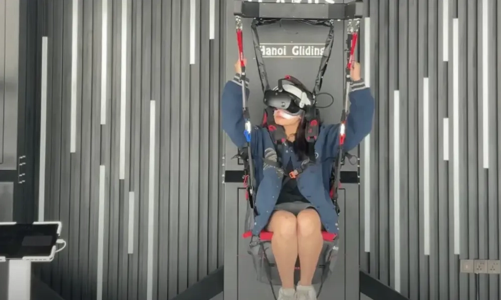 Người chơi đắm chìm trong thế giới ảo tại Lotte Center