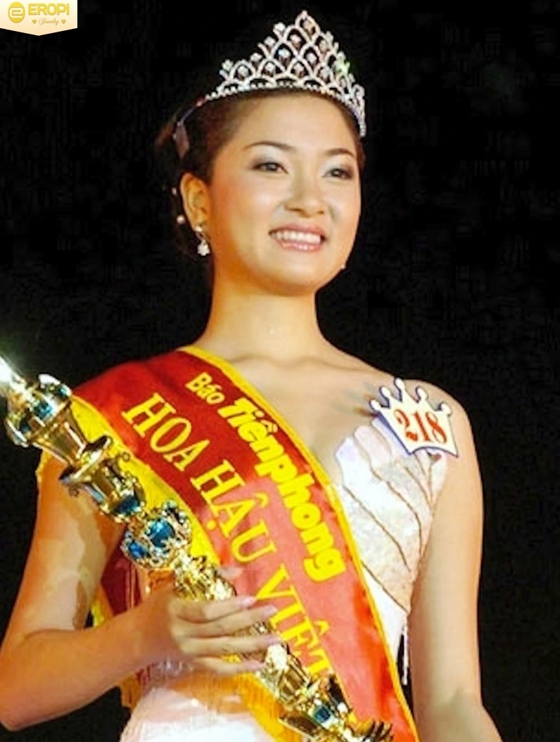 Nhan sắc mộc mạc của hoa hậu nguyễn thị huyền thời đi thi