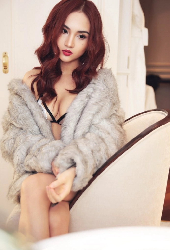 Nhan sắc thăng hạng của nữ DJ tài năng qua thời gian