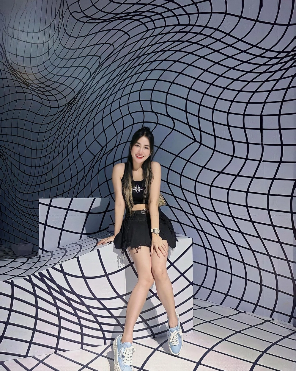 Nhan sắc trẻ trung bất chấp thời gian của nữ DJ sinh năm 1993