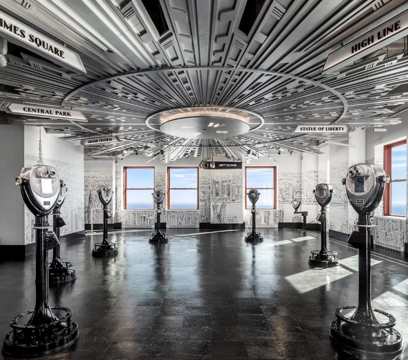 Nội thất tầng 86 tòa nhà Empire State với ống nhòm công suất cao