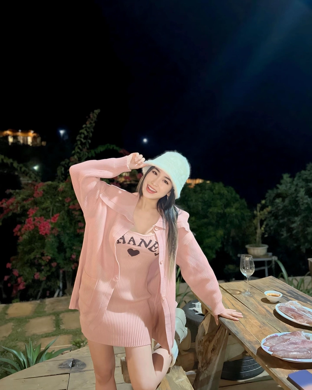 Nóng bỏng mắt với hình ảnh diện bikini khuấy đảo mạng xã hội