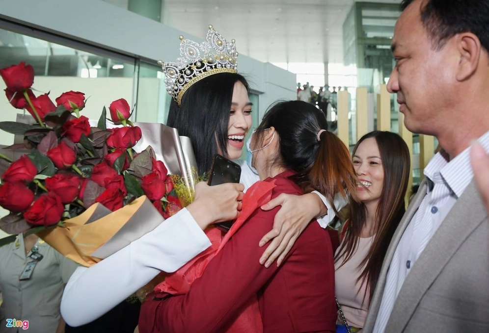 Nụ cười bừng sáng khung hình của đỗ hà