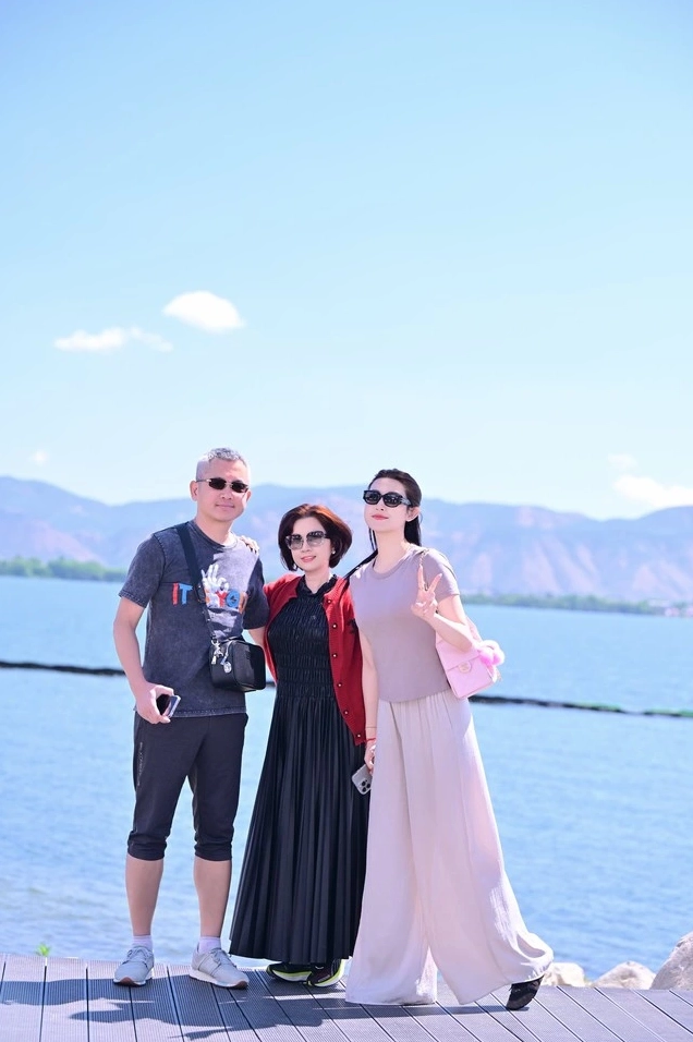 Nụ cười rạng rỡ của Á hậu Huyền My khi tận hưởng thú vui đánh golf