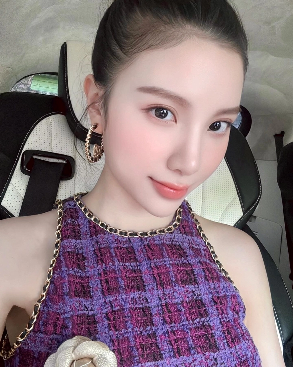 Nụ cười rạng rỡ tựa thiên thần nhỏ