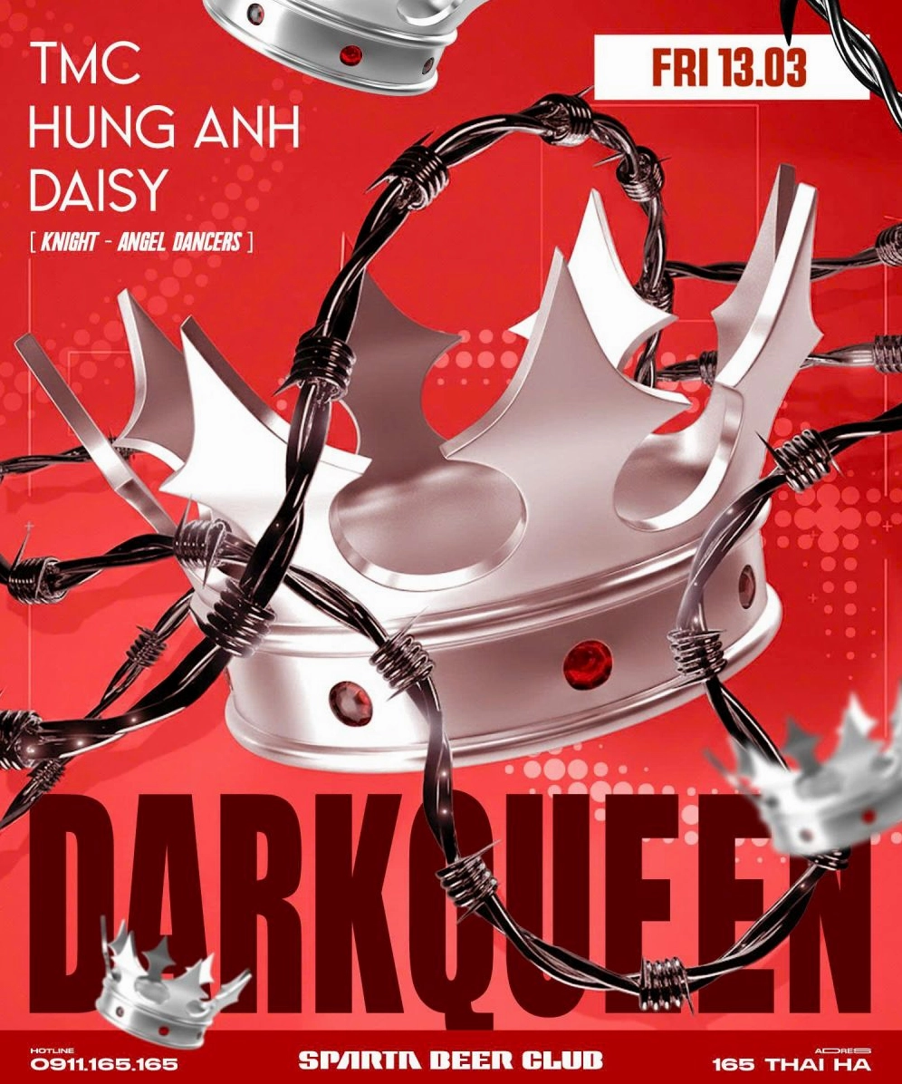 Nữ DJ hot nhất Trang Moon diện trang phục gợi cảm khi chơi nhạc