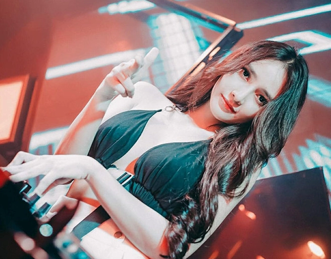 Nữ DJ và người mẫu ảnh nổi tiếng với lượng người theo dõi lớn trên mạng xã hội