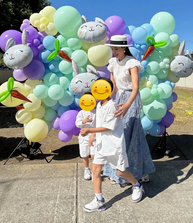 Phạm Hương khoe sắc vóc vạn người mê