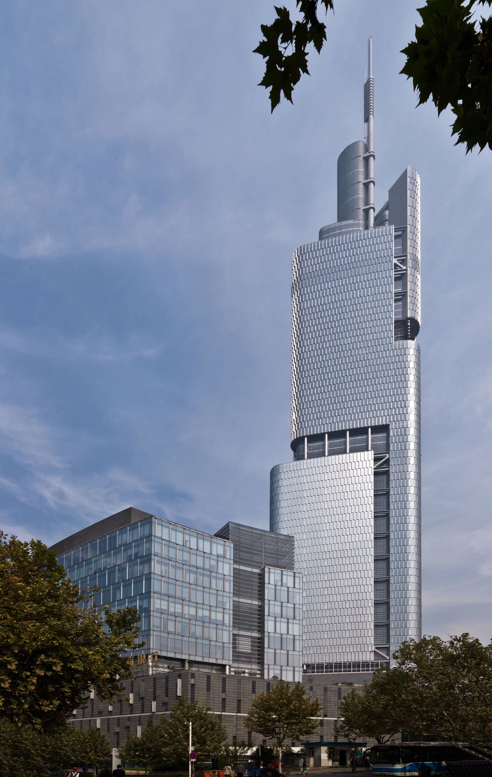 Phối cảnh Zifeng Tower trong một ngày sương mù