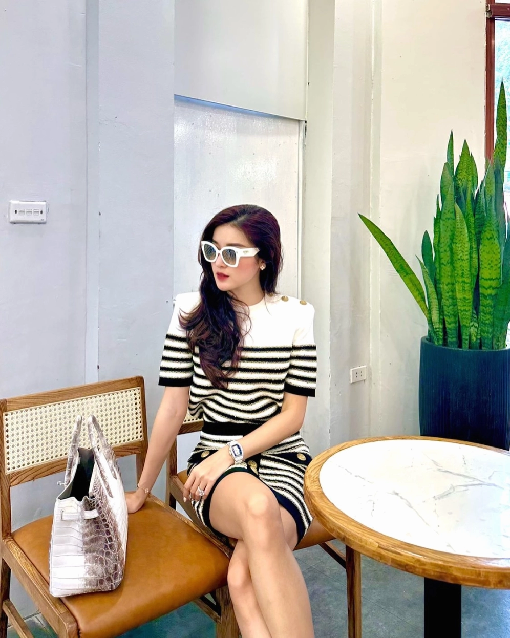 Phong cách lạnh lùng cá tính của cô gái xinh đẹp cực cool ngầu