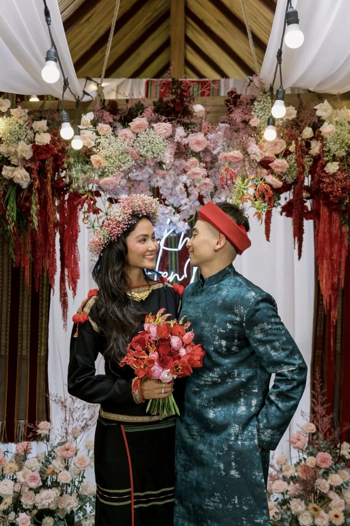 Phong cách thanh lịch của hhen nie