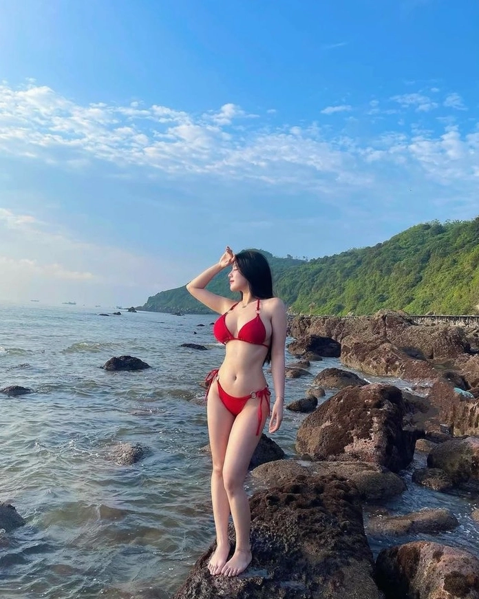 Phong cách thời trang bắt trend khoe khéo vóc dáng