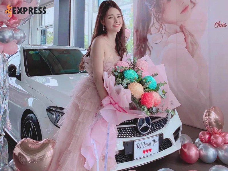 Phong cách thời trang đời thường sành điệu và hiện đại