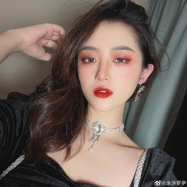 Phong cách thời trang sành điệu của mỹ nhân mạng xứ Trung