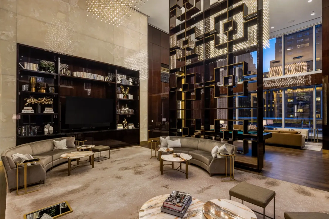 Phòng tắm thứ hai với thiết kế vách kính