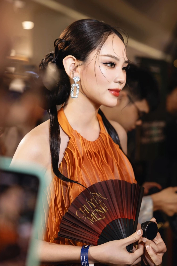 Phong thái kiêu sa của hoa hậu nguyễn huỳnh mai phương