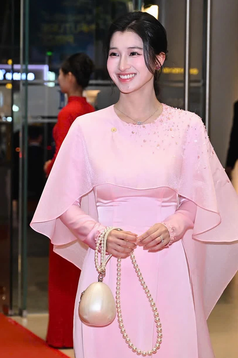 Phương Nhi với phong cách thời trang ấn tượng