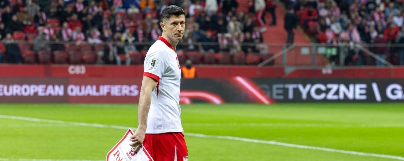 Robert Lewandowski thi đấu đầy nhiệt huyết trong trận vòng loại World Cup 2026 giữa Ba Lan và Lithuania