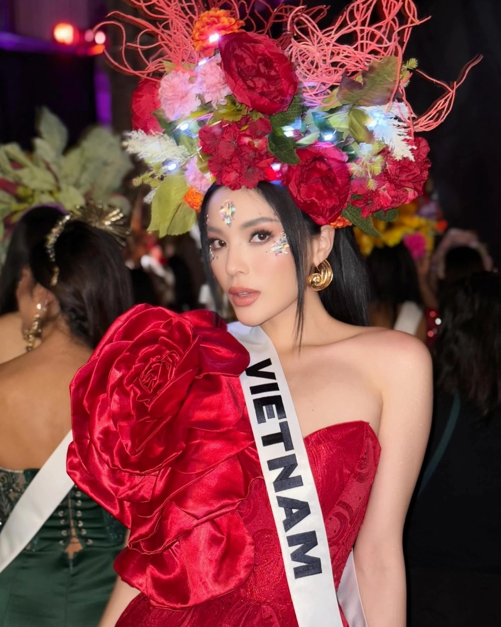 Sự cuốn hút toát ra từ ánh nhìn và vóc dáng hoàn hảo