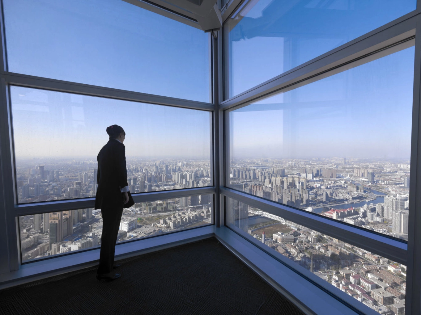 Sự giao thoa hoàn hảo giữa ánh sáng nhân tạo và thiết kế hiện đại khi về đêm