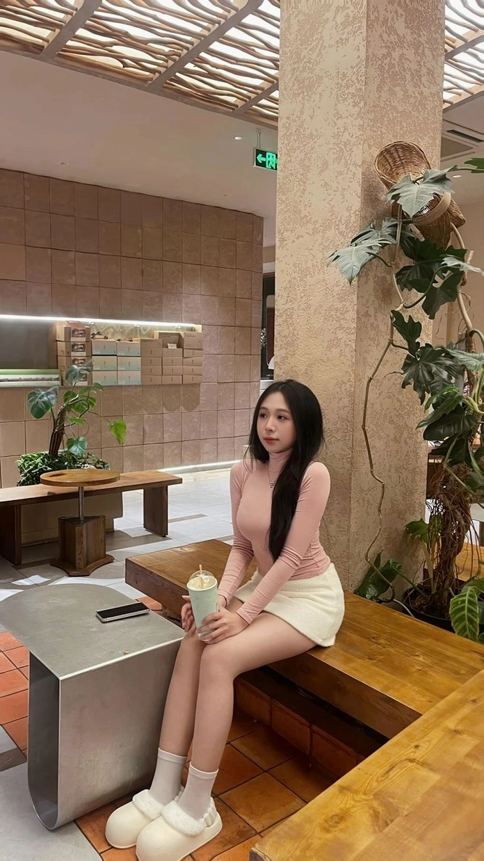 Sự gợi cảm chừng mực làm toát lên vẻ đẹp thanh tao