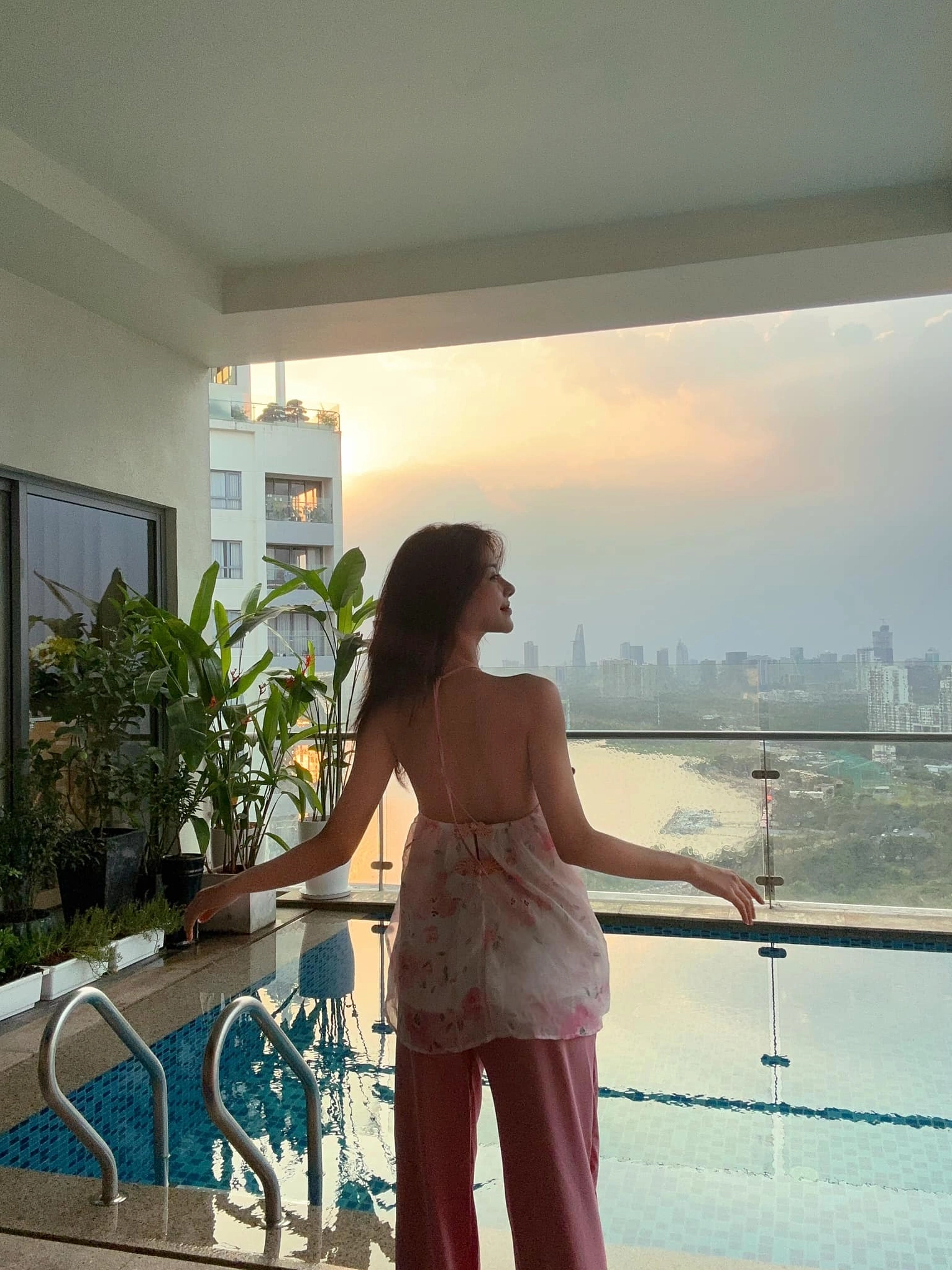 Sự kiện thảm đỏ thu hút ống kính truyền thông