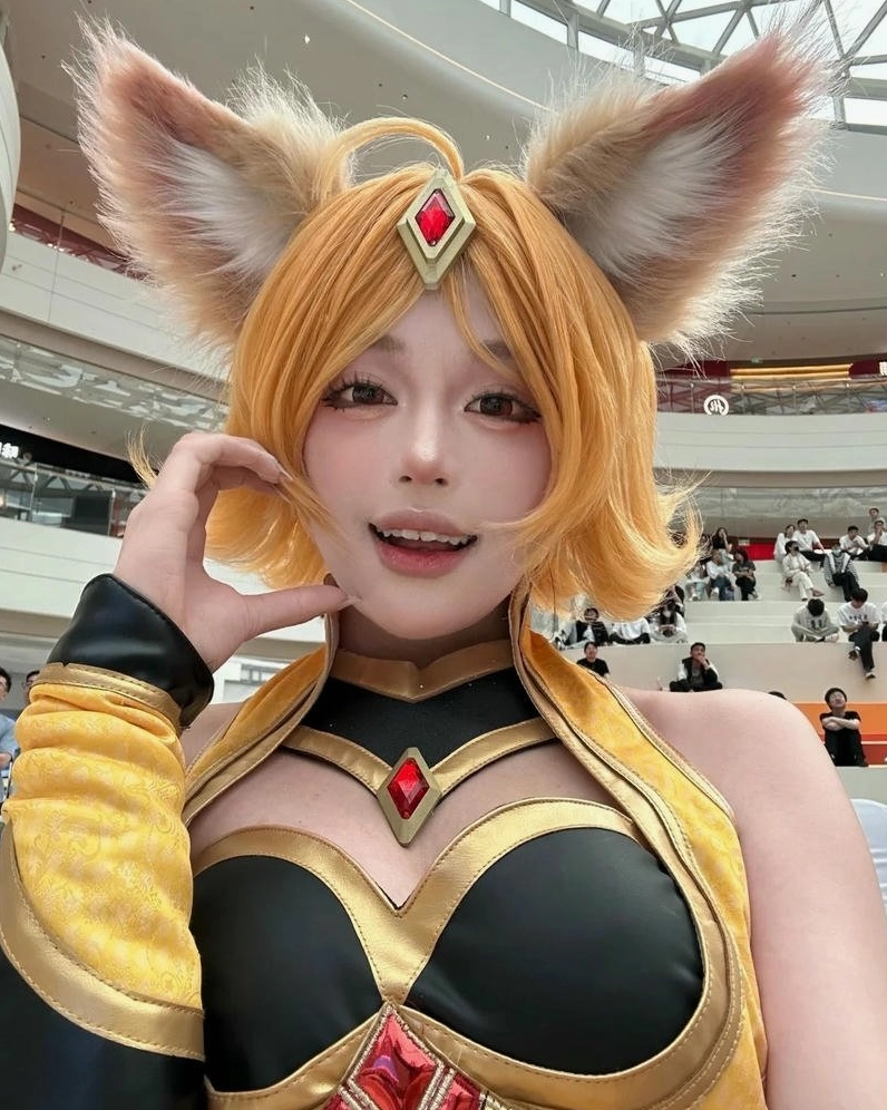 Sự mềm mại uyển chuyển trong tạo dáng cosplay