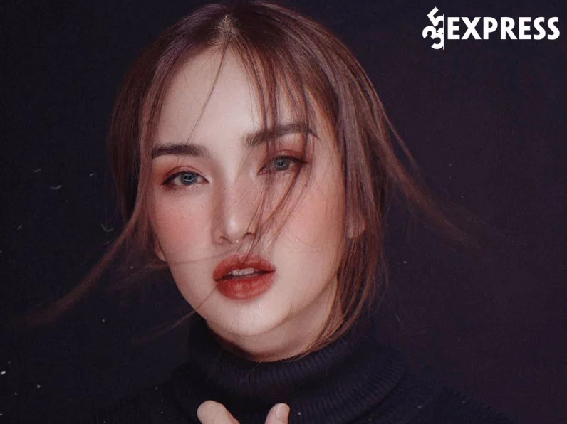 Sự nghiệp hoạt động âm nhạc của Windy Quyên thể hiện qua những bức ảnh nghệ thuật