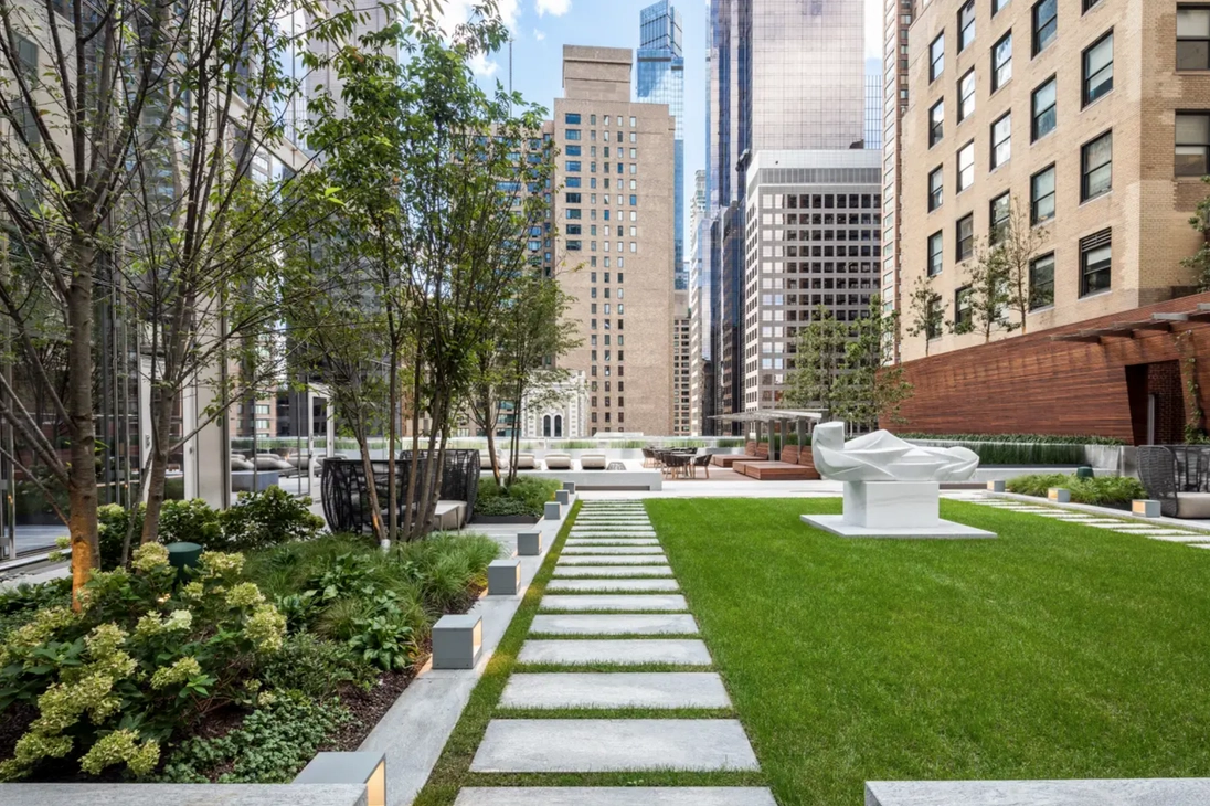 Tầm nhìn buổi tối từ căn hộ siêu sang