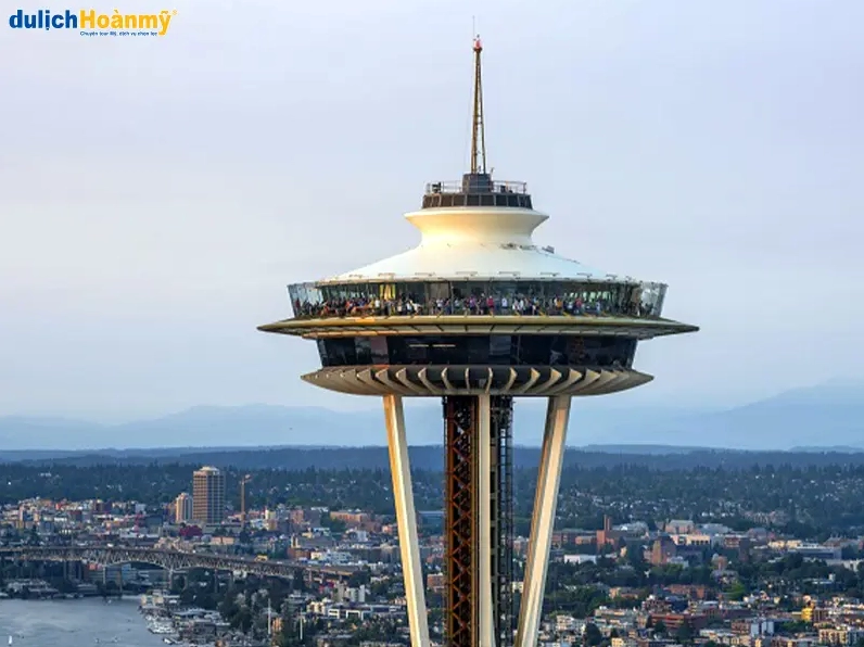 Tầm nhìn toàn cảnh thành phố từ đỉnh tháp Space Needle