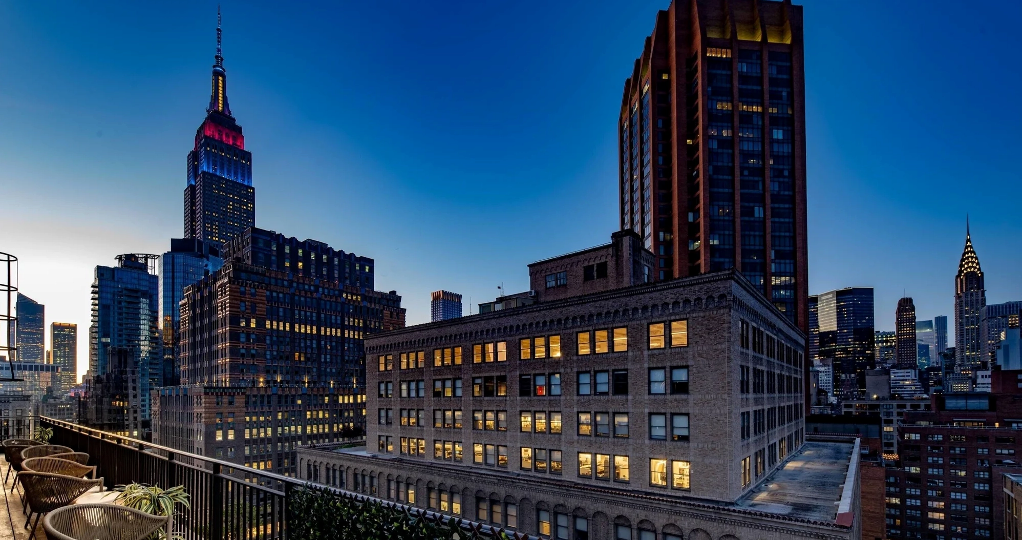 Tận hưởng quang cảnh hoàng hôn tại Balcon Rooftop Bar