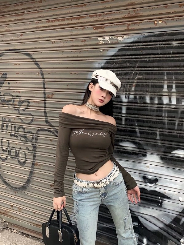 Tạo dáng chụp ảnh cực phiêu bên bờ hồ tĩnh lặng