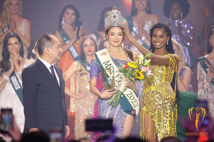 Thạch Thu Thảo tỏa sáng rực rỡ trong đêm chung kết Miss Earth 2022