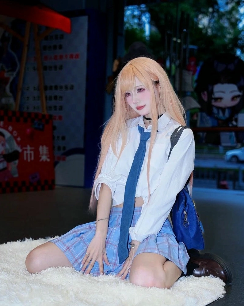 Thần thái ngút ngàn của nữ cosplayer chuyên nghiệp
