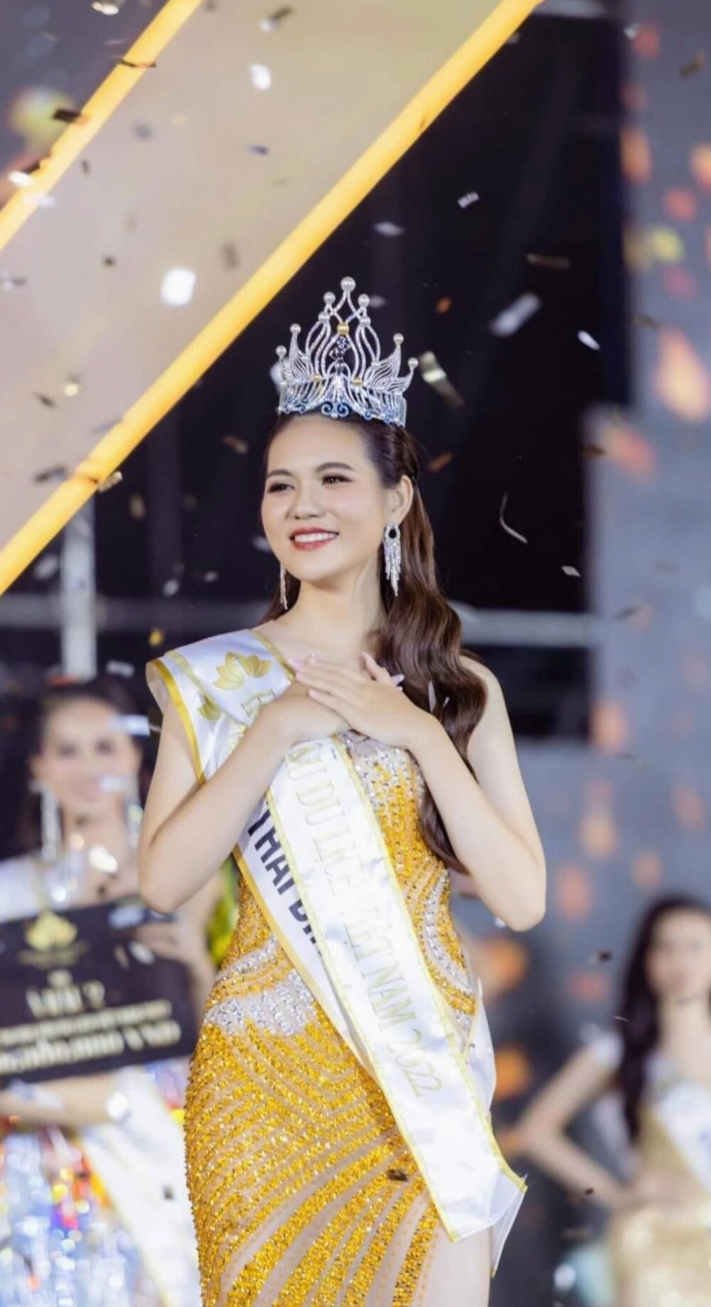 Thần thái sang chảnh của hoa hậu ky duyên