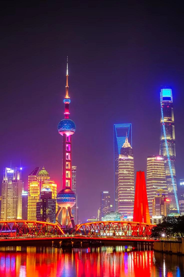 Tháp rực sáng trong đêm