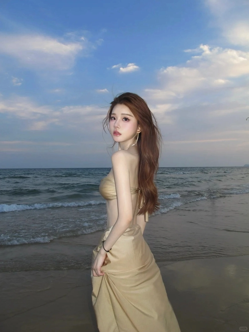 Thiếu nữ Trung Hoa xinh đẹp rạng rỡ khoe vòng eo con kiến trong bộ bikini hút mắt