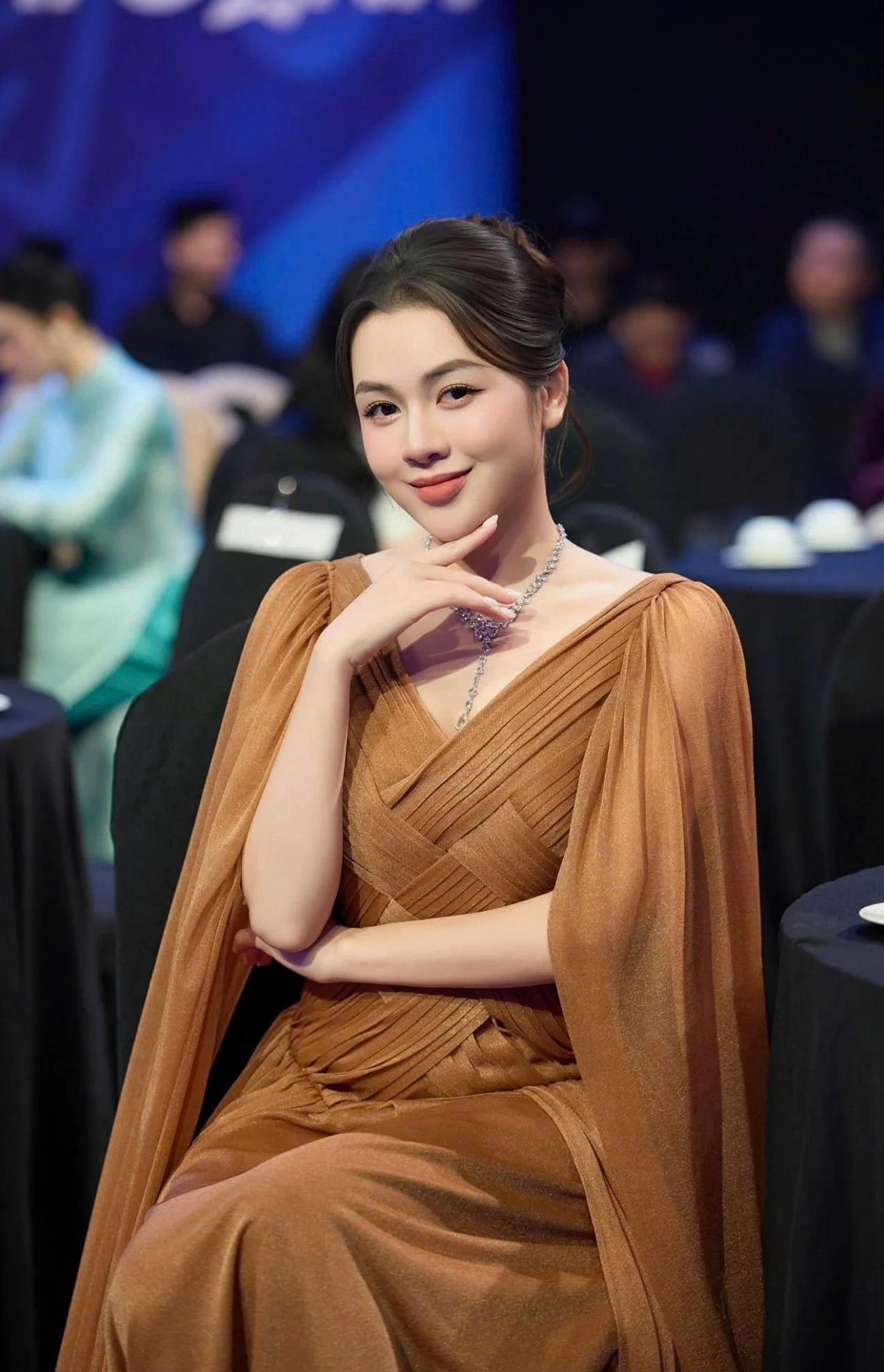 Thu Thảo duyên dáng